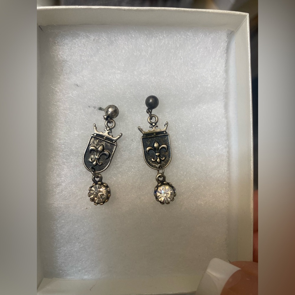 Earrings Small shield with cubic zirconia